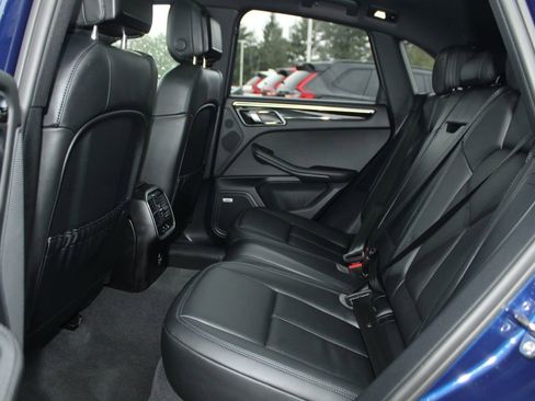 Used 2022 Porsche Macan image 12