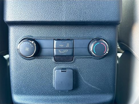 Used 2017 Ford Explorer XLT image 21