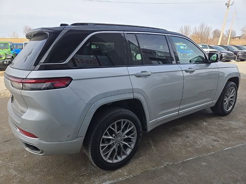 Used 2025 Jeep Grand Cherokee Summit AWD/4WD image 10