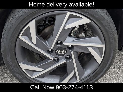 Used 2025 Hyundai Elantra SEL FWD image 12