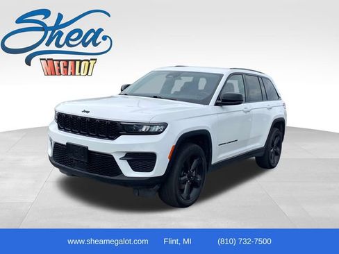 Used 2023 Jeep Grand Cherokee Altitude AWD/4WD image 1