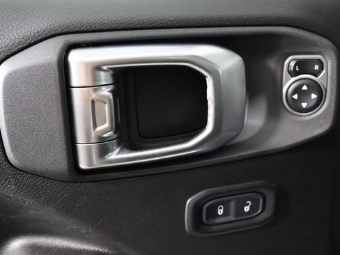 Used 2024 Jeep Wrangler Unlimited AWD/4WD image 19