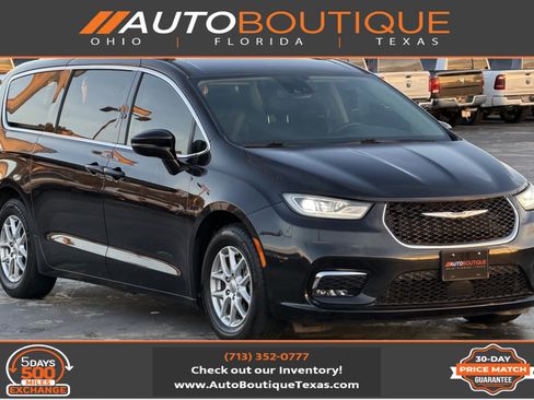 Used 2022 Chrysler Pacifica Touring-L FWD image 1