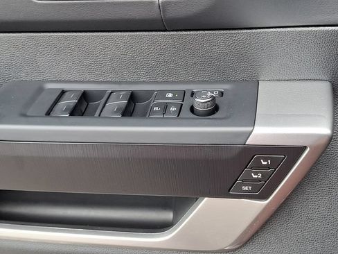 Used 2025 Toyota Sequoia Platinum AWD/4WD image 26