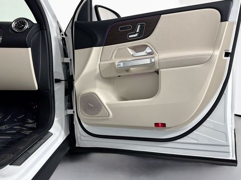 New 2026 Mercedes-Benz GLB 250 4MATIC image 23
