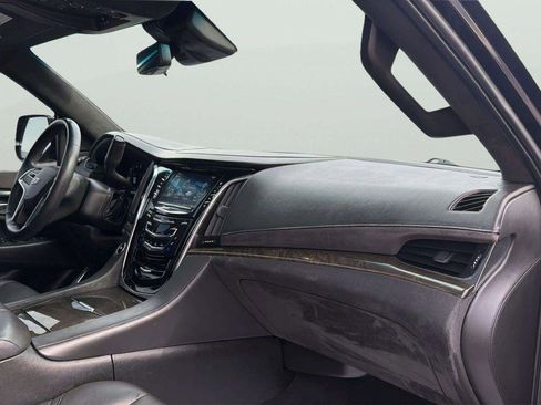 Used 2017 Cadillac Escalade Platinum AWD/4WD image 18
