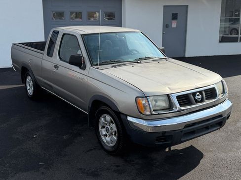 Used 2000 Nissan Frontier XE image 5