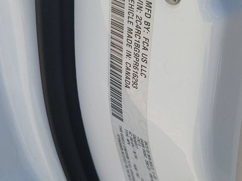 Used 2023 Chrysler Pacifica Touring-L FWD image 33