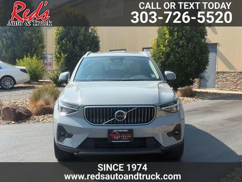 Used 2024 Volvo XC40 B5 Plus AWD/4WD image 3