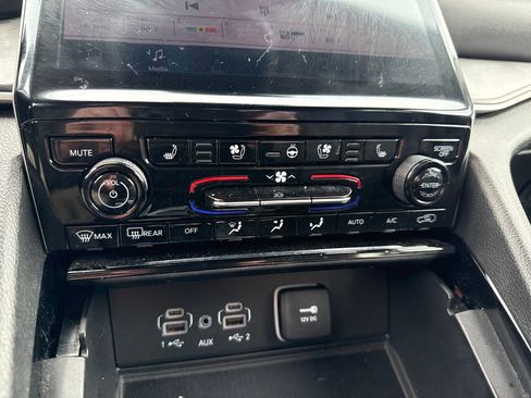 Used 2023 Jeep Grand Cherokee L Limited w/ Luxury Tech Group II image 25