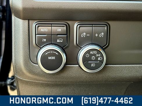 Used 2021 GMC Yukon SLT w/ SLT Premium Package image 12