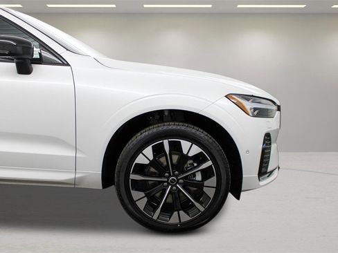 New 2026 Volvo XC60 B5 Plus w/ Protection Package Premier image 67