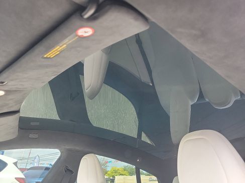 Used 2022 Tesla Model S image 14