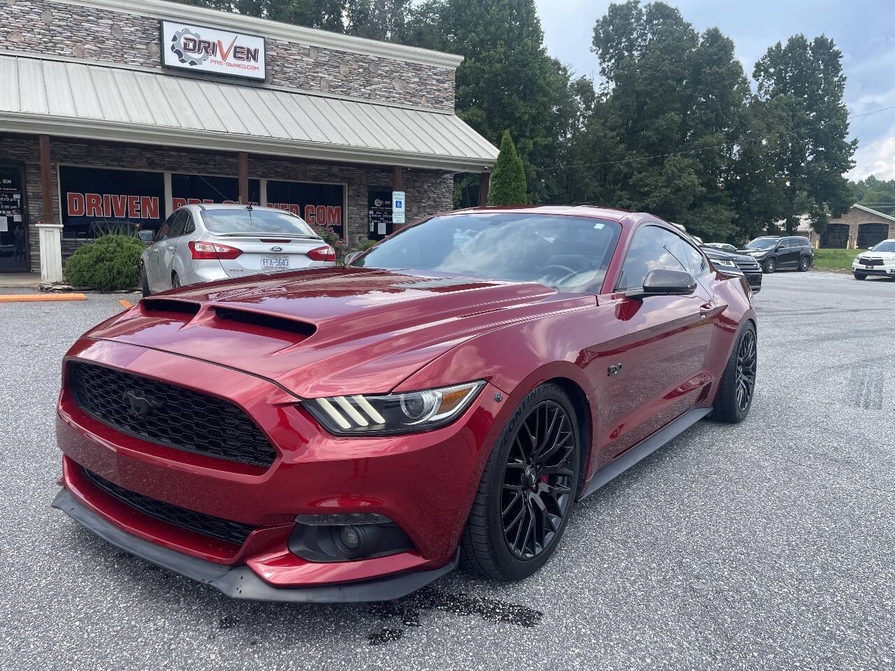 Used 2015 Ford Mustang GT Premium w/ Equipment Group 401A RWD image 4
