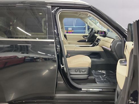 Used 2025 Nissan Armada Platinum AWD/4WD image 23
