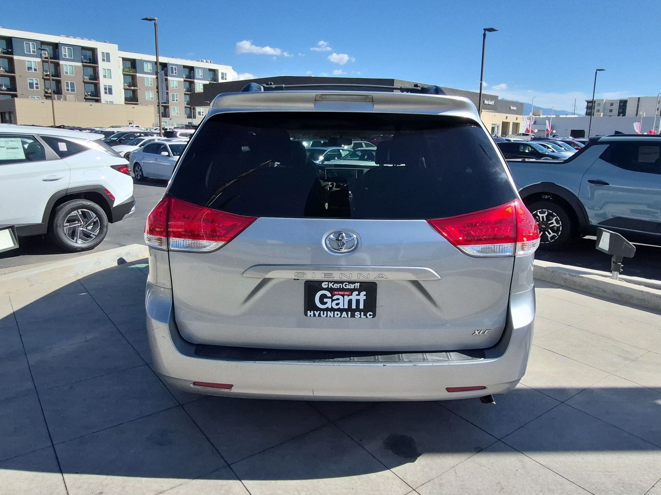 Used 2014 Toyota Sienna XLE FWD image 5