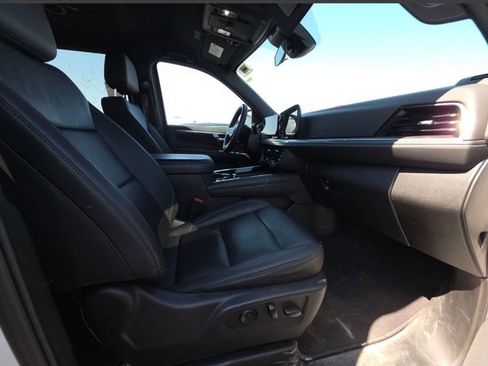 Used 2025 Chevrolet Tahoe LT AWD/4WD image 13