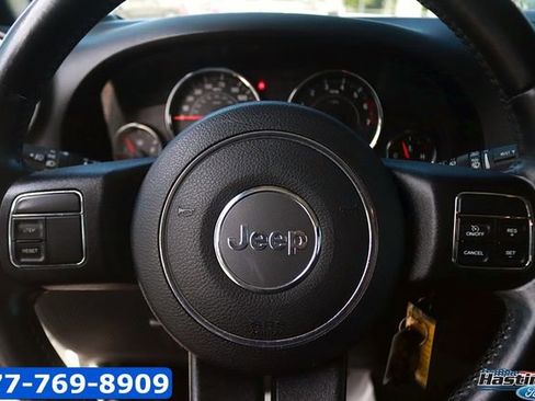 Used 2016 Jeep Wrangler Unlimited Sahara AWD/4WD image 16