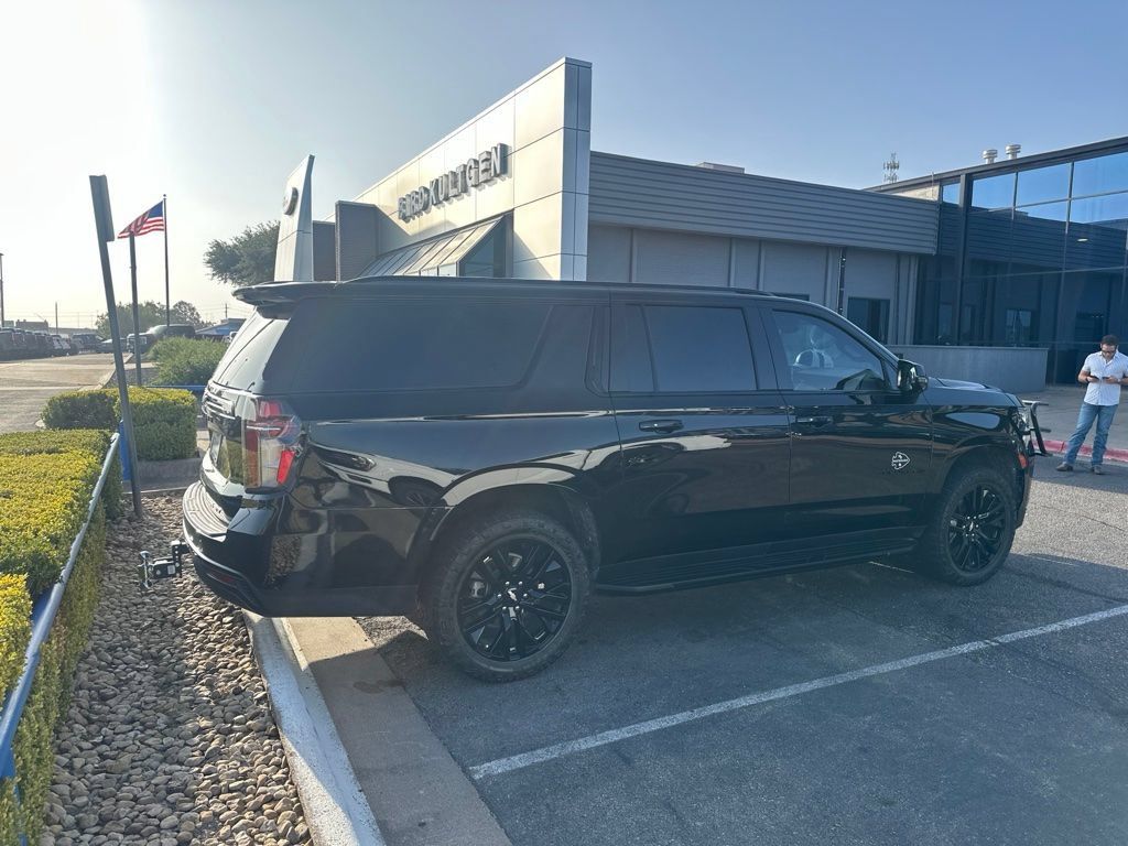 Used 2023 Chevrolet Suburban RST w/ Luxury Package AWD/4WD image 4
