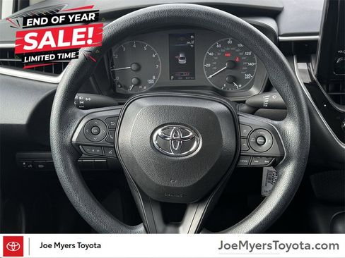 Used 2025 Toyota Corolla LE image 11