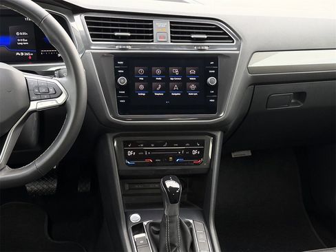 Used 2023 Volkswagen Tiguan SE image 16