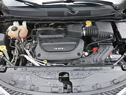 Used 2018 Chrysler Pacifica Limited image 22