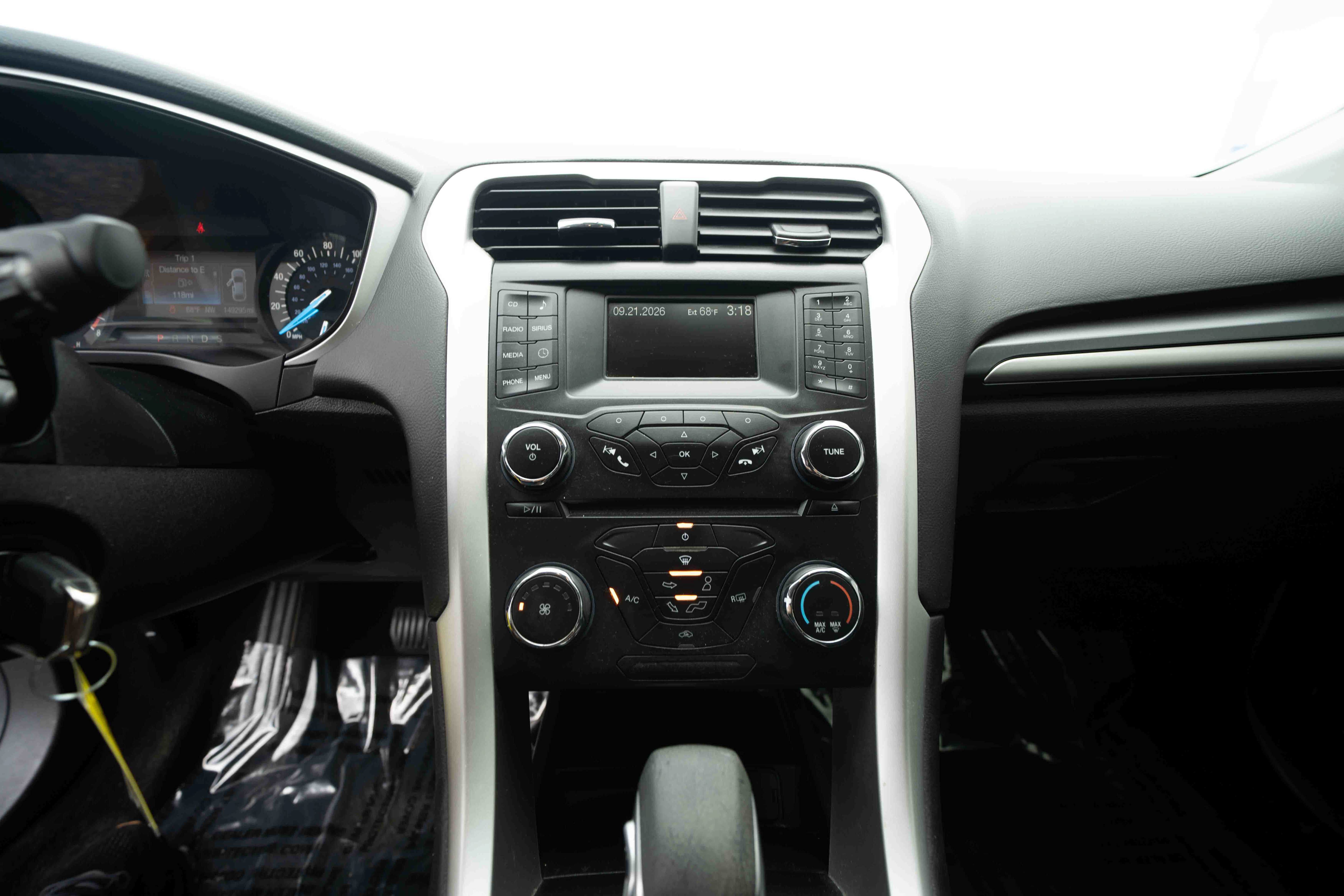 Used 2014 Ford Fusion SE FWD image 17