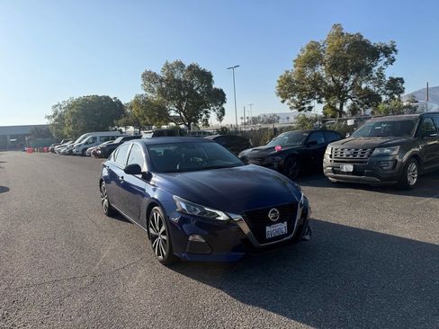 Used 2021 Nissan Altima 2.5 SR FWD image 2