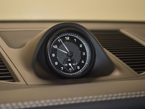 Certified 2025 Porsche Macan image 25