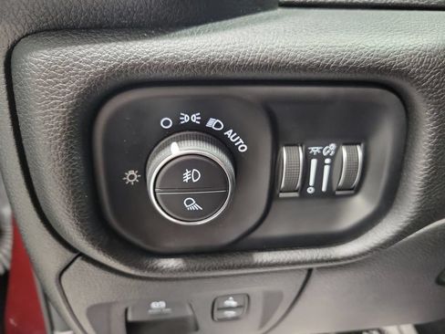 Used 2025 RAM 1500 Laramie AWD/4WD image 40