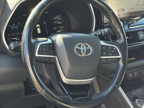 Used 2023 Toyota Highlander Limited AWD/4WD image 9