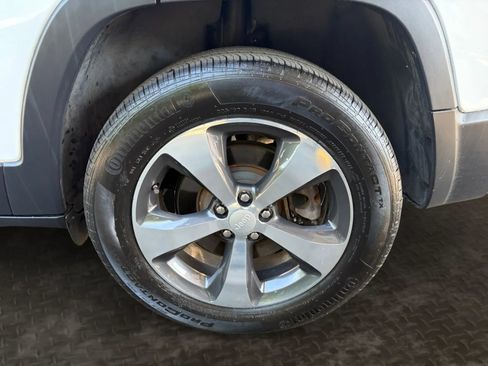 Used 2019 Jeep Cherokee Limited AWD/4WD image 39
