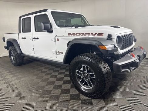 Used 2025 Jeep Gladiator Mojave w/ Convenience Group AWD/4WD image 1