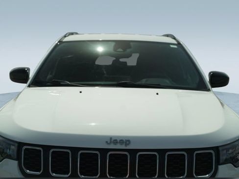 Used 2025 Jeep Compass Latitude AWD/4WD image 42