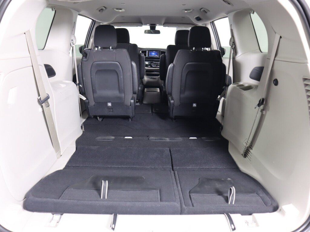 Used 2021 Chrysler Voyager LX w/ Cold Weather Group FWD image 32