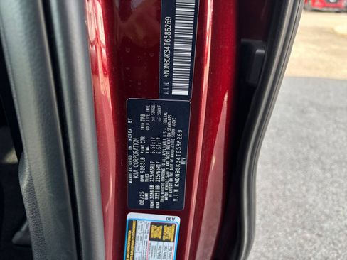 Used 2026 Kia Carnival FWD image 32