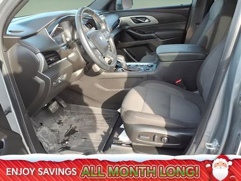 Used 2023 Chevrolet Traverse LT w/ Rear Camera Mirror Package image 11