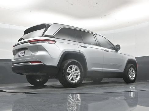 Used 2025 Jeep Grand Cherokee Laredo AWD/4WD image 47