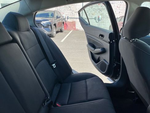 Used 2025 Nissan Altima 2.5 SV FWD image 38