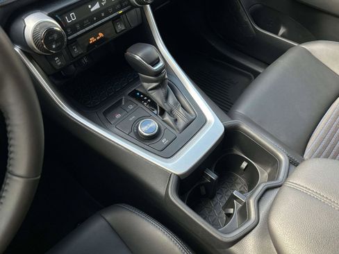 Used 2025 Toyota RAV4 XSE AWD/4WD image 18