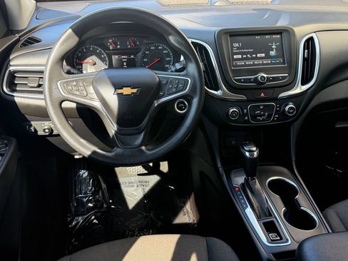 Used 2018 Chevrolet Equinox LT FWD image 16