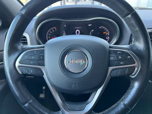 Used 2021 Jeep Grand Cherokee Limited image 17