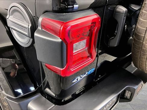 Used 2021 Jeep Wrangler Unlimited Sahara w/ Cold Weather Group AWD/4WD image 22