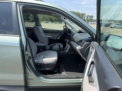 Used 2017 Subaru Forester 2.5i Premium AWD/4WD image 7
