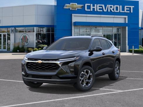 New 2026 Chevrolet Trax LT w/ Driver Confidence Package FWD image 6