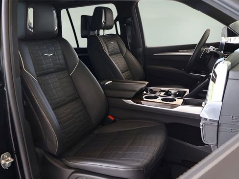 Used 2025 Cadillac Escalade Sport Platinum AWD/4WD image 22
