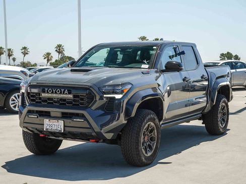 Used 2025 Toyota Tacoma TRD Pro AWD/4WD image 3