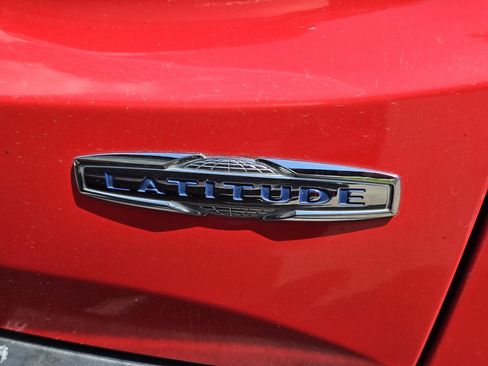 Used 2016 Jeep Renegade Latitude w/ Popular Equipment Group image 11