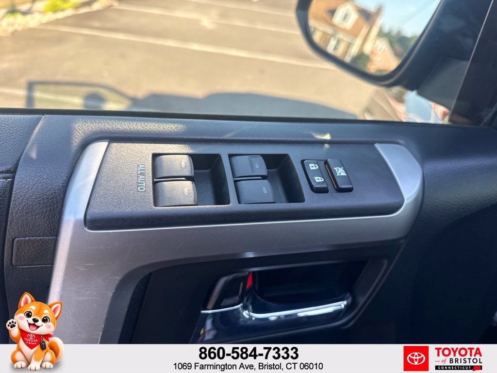 Used 2017 Toyota 4Runner SR5 AWD/4WD image 15