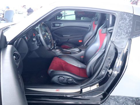 Used 2020 Nissan 370Z NISMO RWD image 17